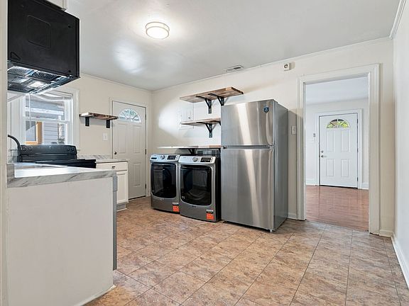 5th image of 1015 Sedgefield St #B