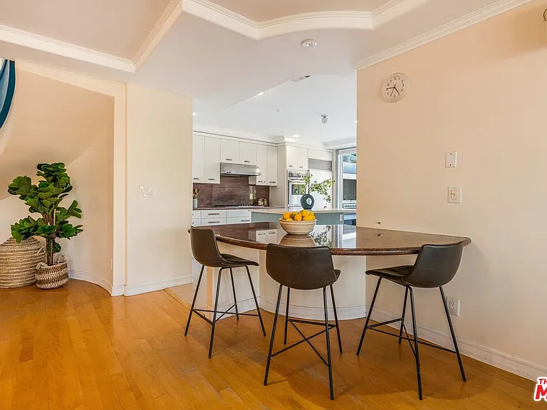 1645 Malcolm Ave #302 — Photo 8