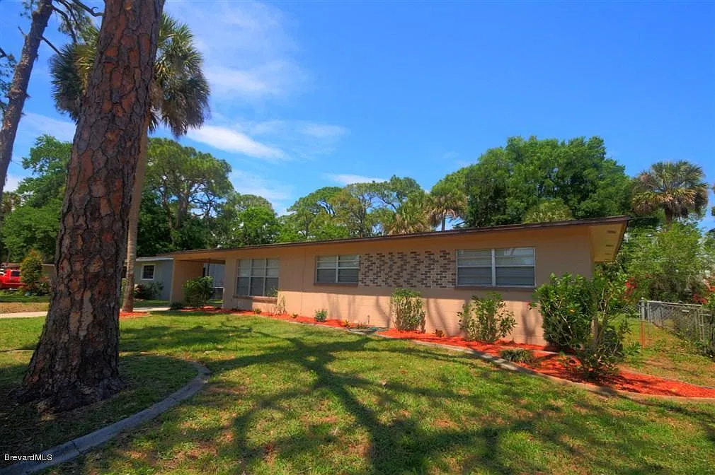 3 bed, 2.0 bath, 1256 sqft, $1,750 — Photo 2