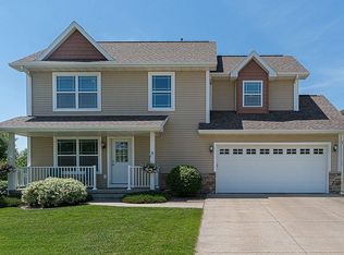 1332 Deer Run Dr NE, Cedar Rapids, IA 52402