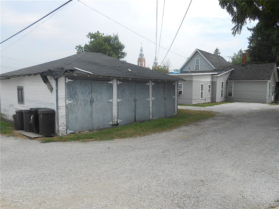 2nd image of 1214 Main St