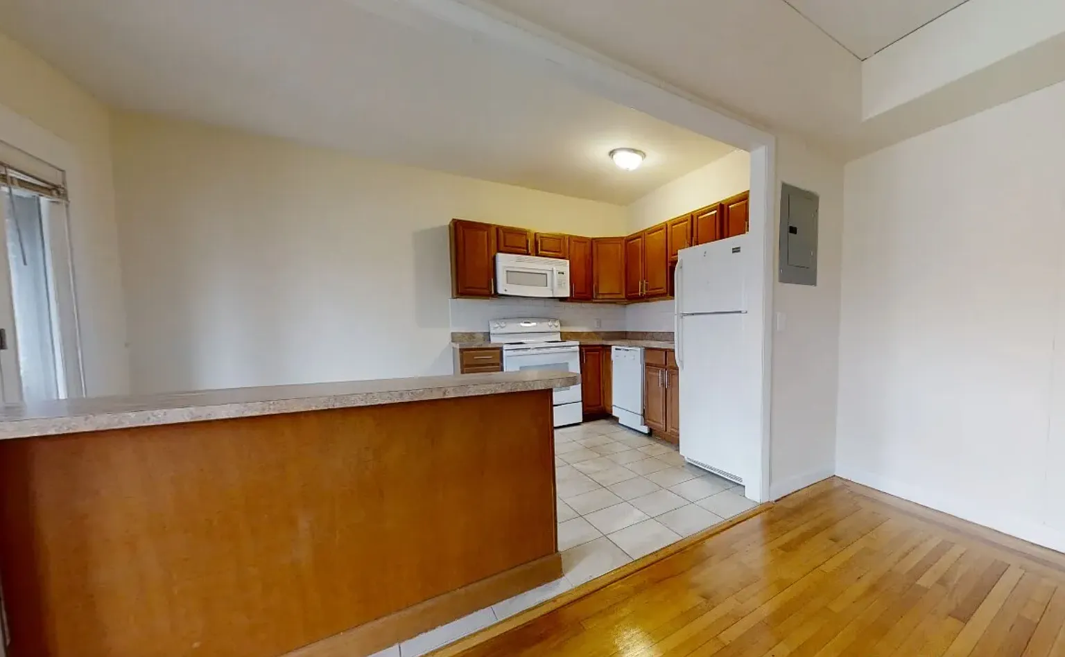 3 bed, 1.5 bath, $4,100 — Photo 3