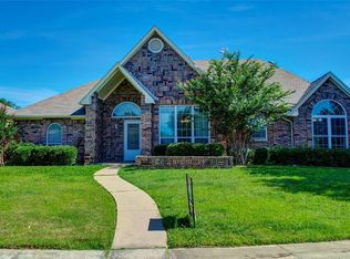 2049 Robin Hill Ln, Carrollton, TX 75007