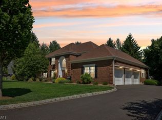 1 McNab Ct, Bridgewater, NJ 08807