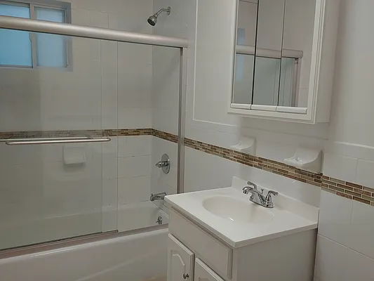 Rented by Elite Team Realty LLC | media 9