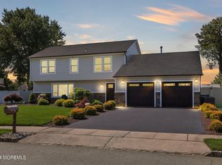 7 Mountbatten Dr, Old Bridge, NJ 08857