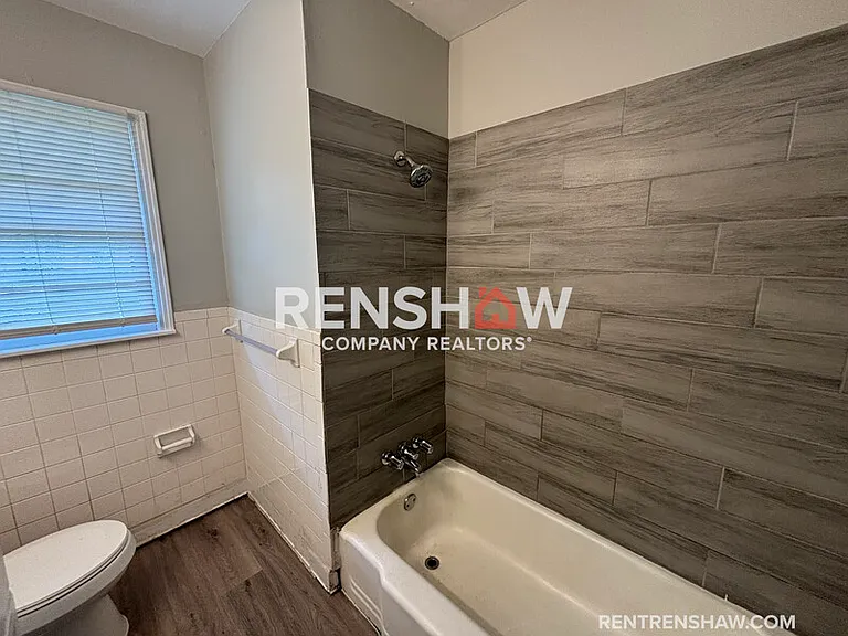 828 Harvey Cv — Photo 10