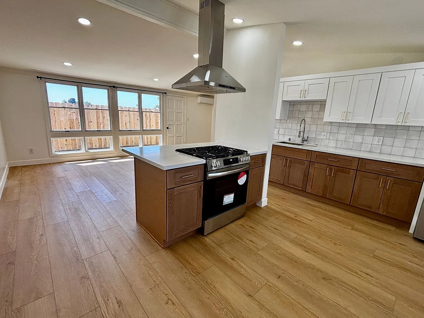 Beautiful Remodeled 2 bed 1 bath — Photo 2