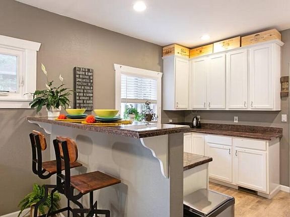 3rd image of 3908 Navajo St