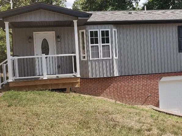 910 Burton Ave, Youngwood, PA 15697