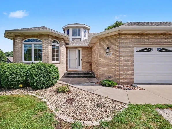 3028 Highpointe Curv, Roseville, MN 55113