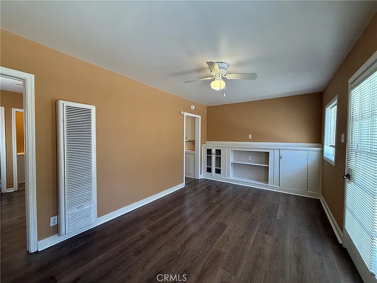 1036 W 15th St — Photo 2