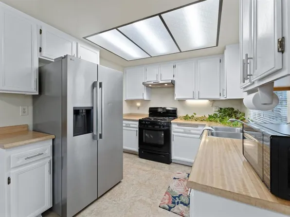 472 Devonshire Gln, Escondido, CA 92027