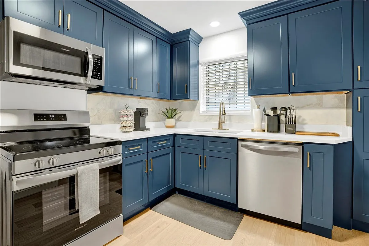 2 bed, $2,750 — Photo 2