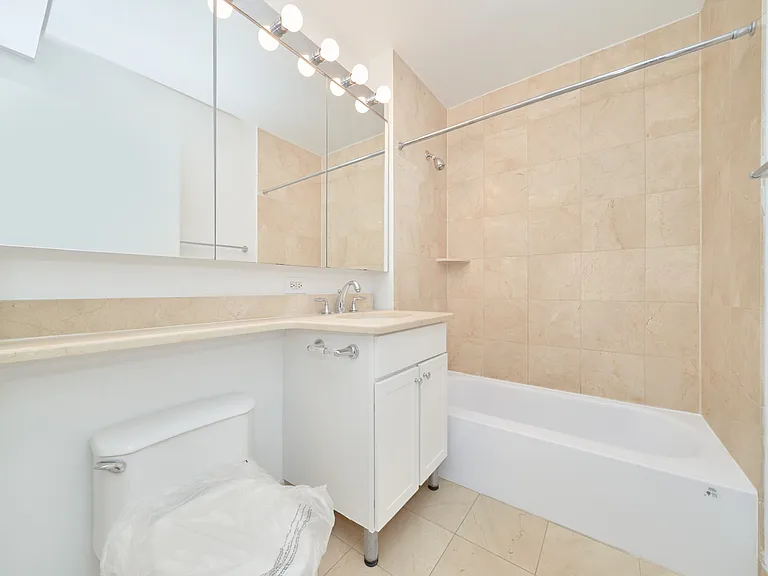 160 Riverside Blvd #12F — Photo 12