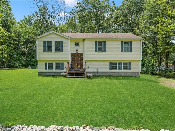 87 Oak Hill Rd, Pascoag, RI 02859