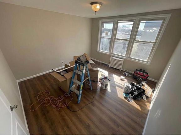 4th image of 6734 75th St Floor 2