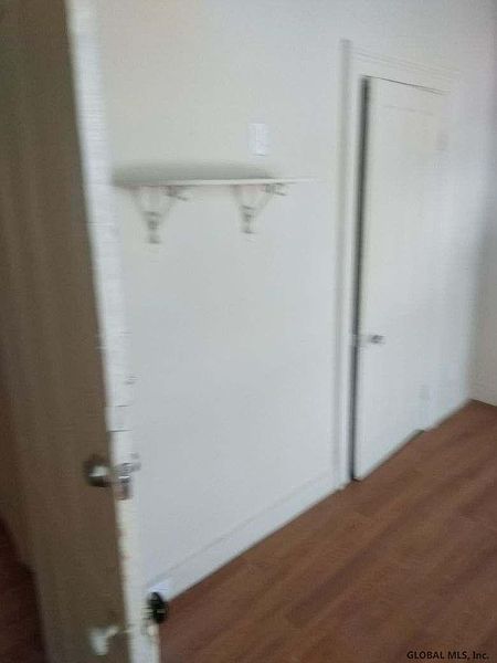 4th image of 598 LIVINGSTON Avenue