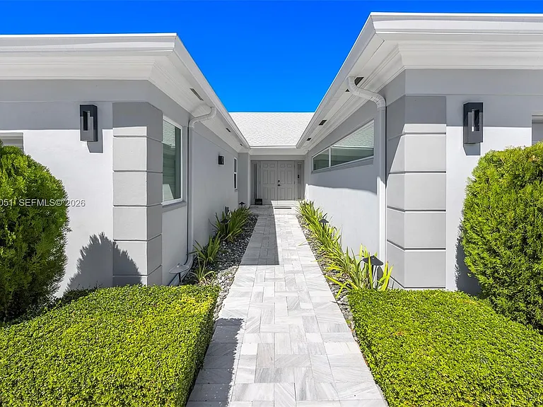 424 Alamanda Dr — Photo 49