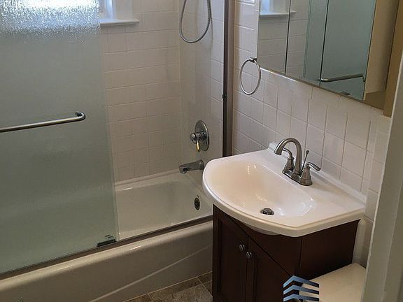 2nd image of 2547 46th St #2