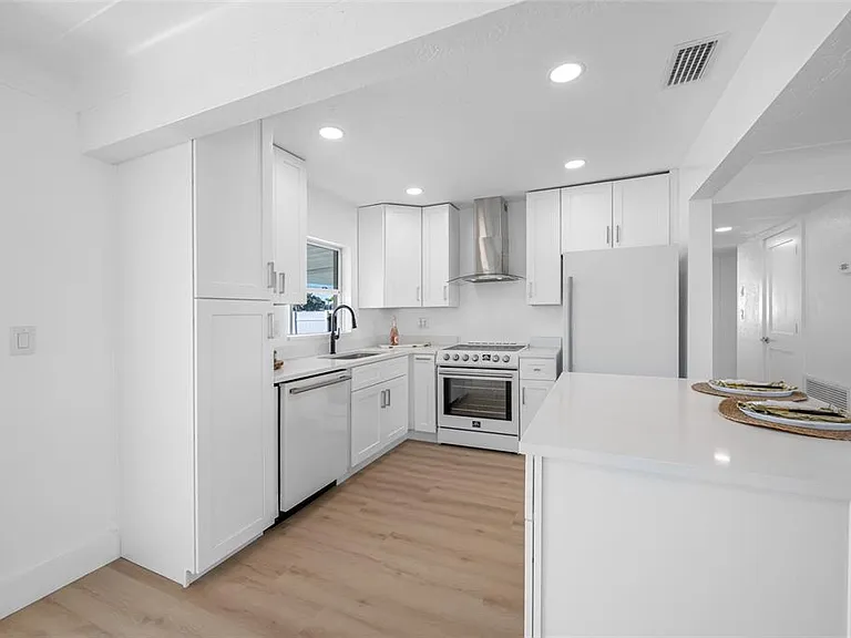7930 Causeway Blvd S — Photo 17
