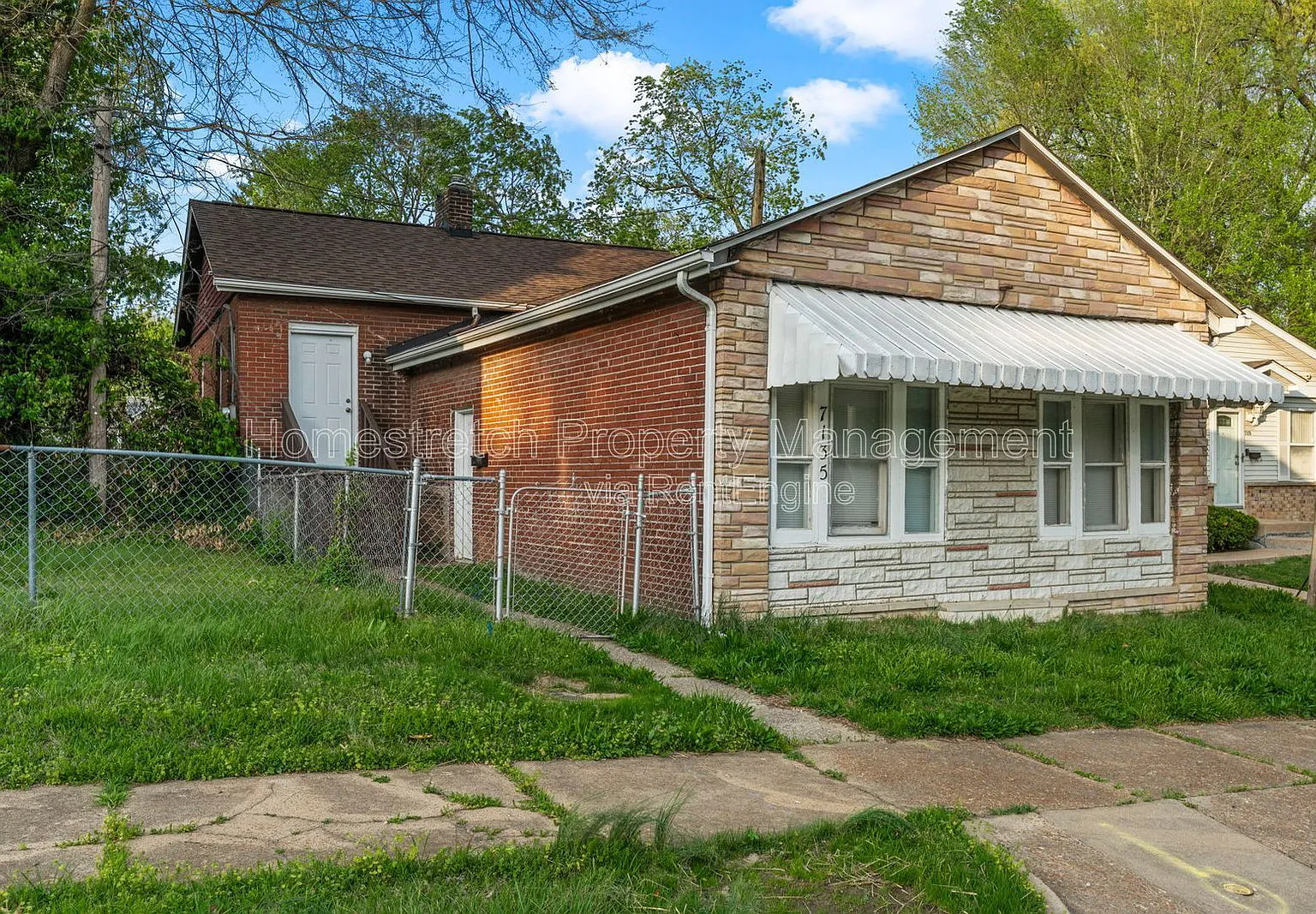 3 bed, 1.0 bath, 1252 sqft, $1,299 — Photo 1