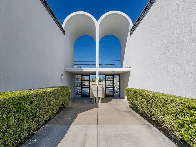 The Arches Apartments — Photo 7