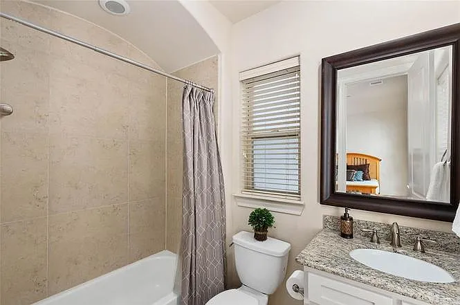 1131 W 21st St — Photo 21