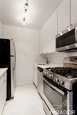 Rented by Mirador Real Estate | media 10