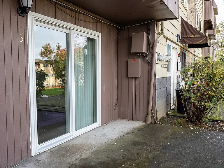 Madera Court Apartments - Troutdale Oregon - Patio