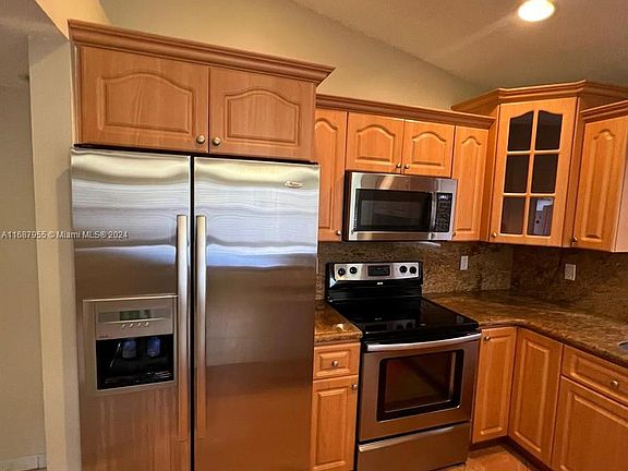 3rd image of 10627 Lago Welleby Dr