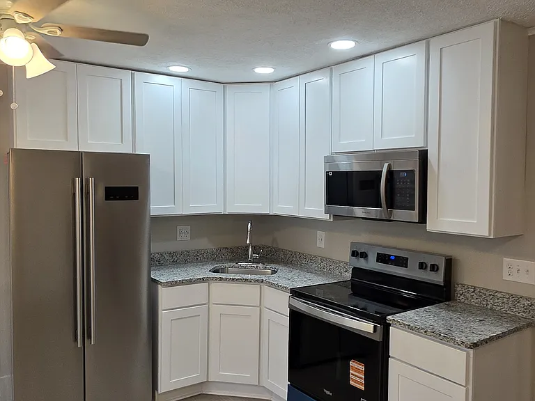 1225 W Osborne St — Photo 8