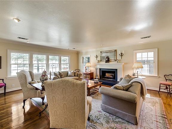 3rd image of 6441 Brookshire Dr