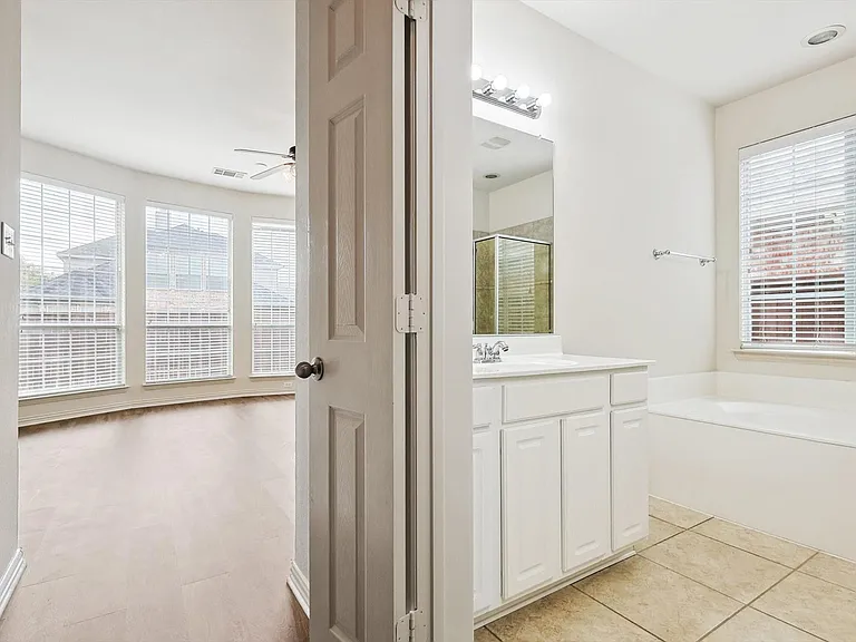 1130 Mission Ln — Photo 10