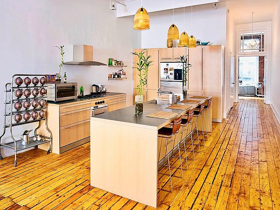 3rd image of 106 Duane St APT 3