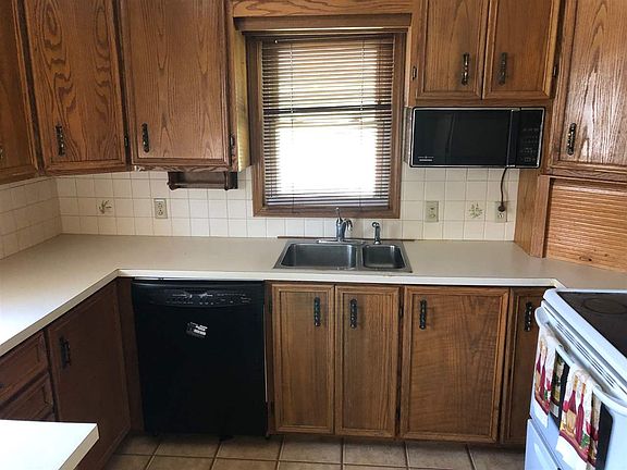 4th image of 1902 Bond Cir