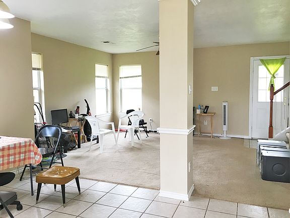 3rd image of 907 Gardenia St