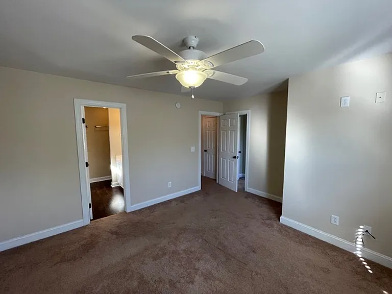 433 Holly Thorn Trce — Photo 28