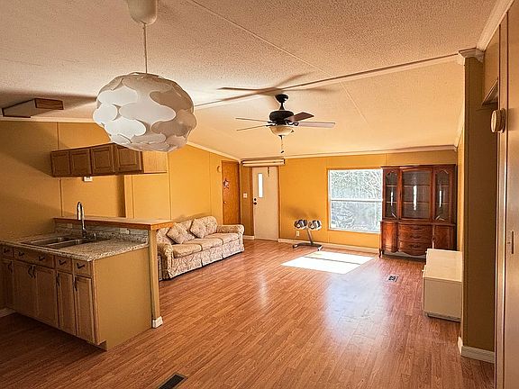 4th image of 1354 Marsh Creek Ln