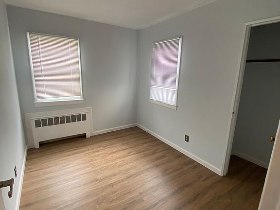 3rd image of 39 Burling Ln S #1