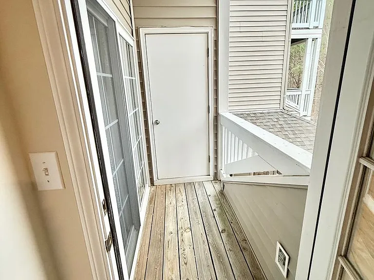 8938 Rosalyn Glen Rd — Photo 15