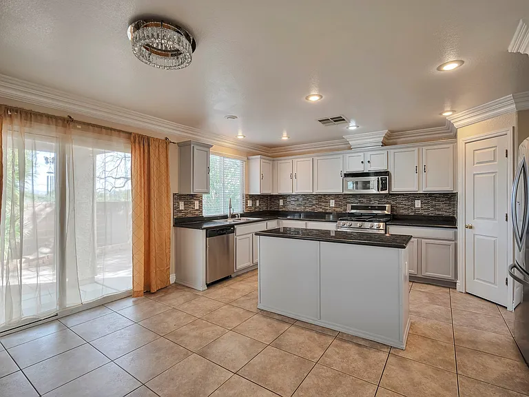 8840 Timber Mesa St — Photo 6