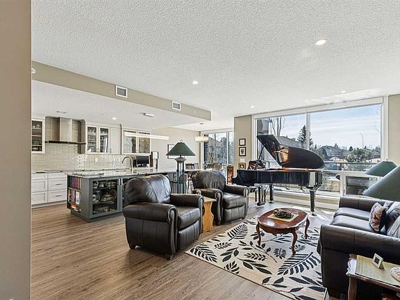 3rd image of 15 Cougar Ridge Lndg SW #312