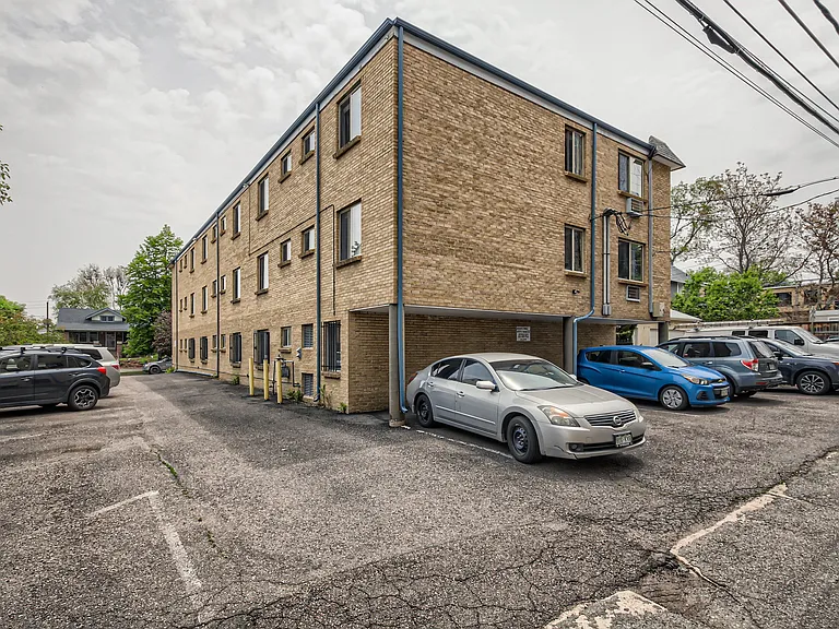 The condo is in a 3-story building in the heart of the Congress Park neighborhood! Enjoy the community amenities which include a rooftop patio to take in views of Denver, an outdoor courtyard, & laundry room. One off-street parking spot is included.