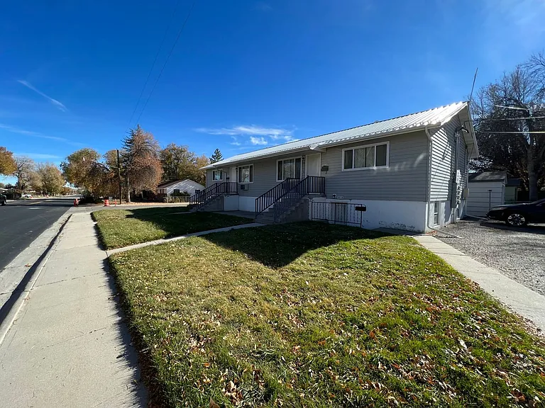 221-223 E Sunset Dr. — Photo 44