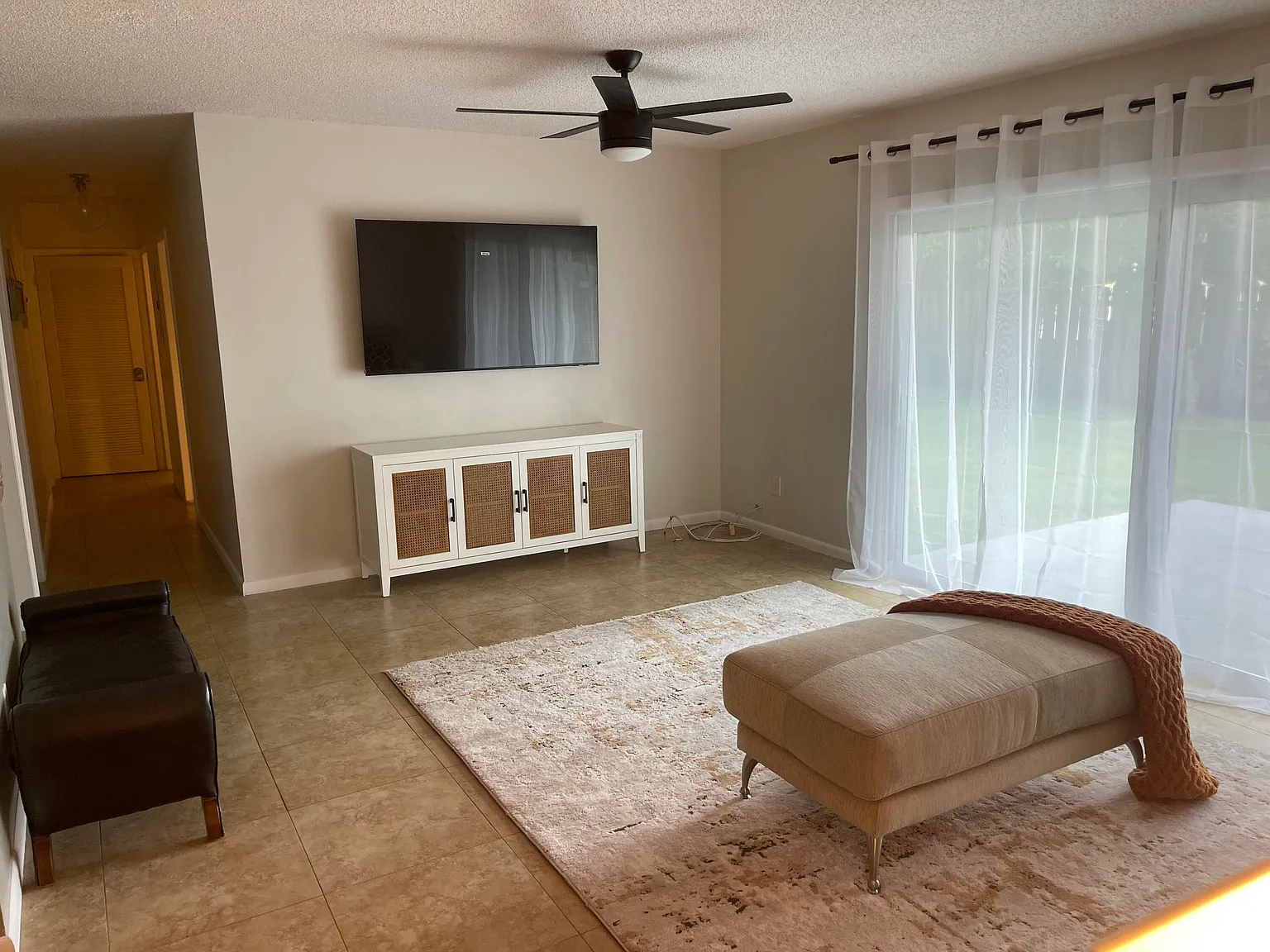 3 bed, 2.0 bath, 1359 sqft, $3,500 — Photo 3