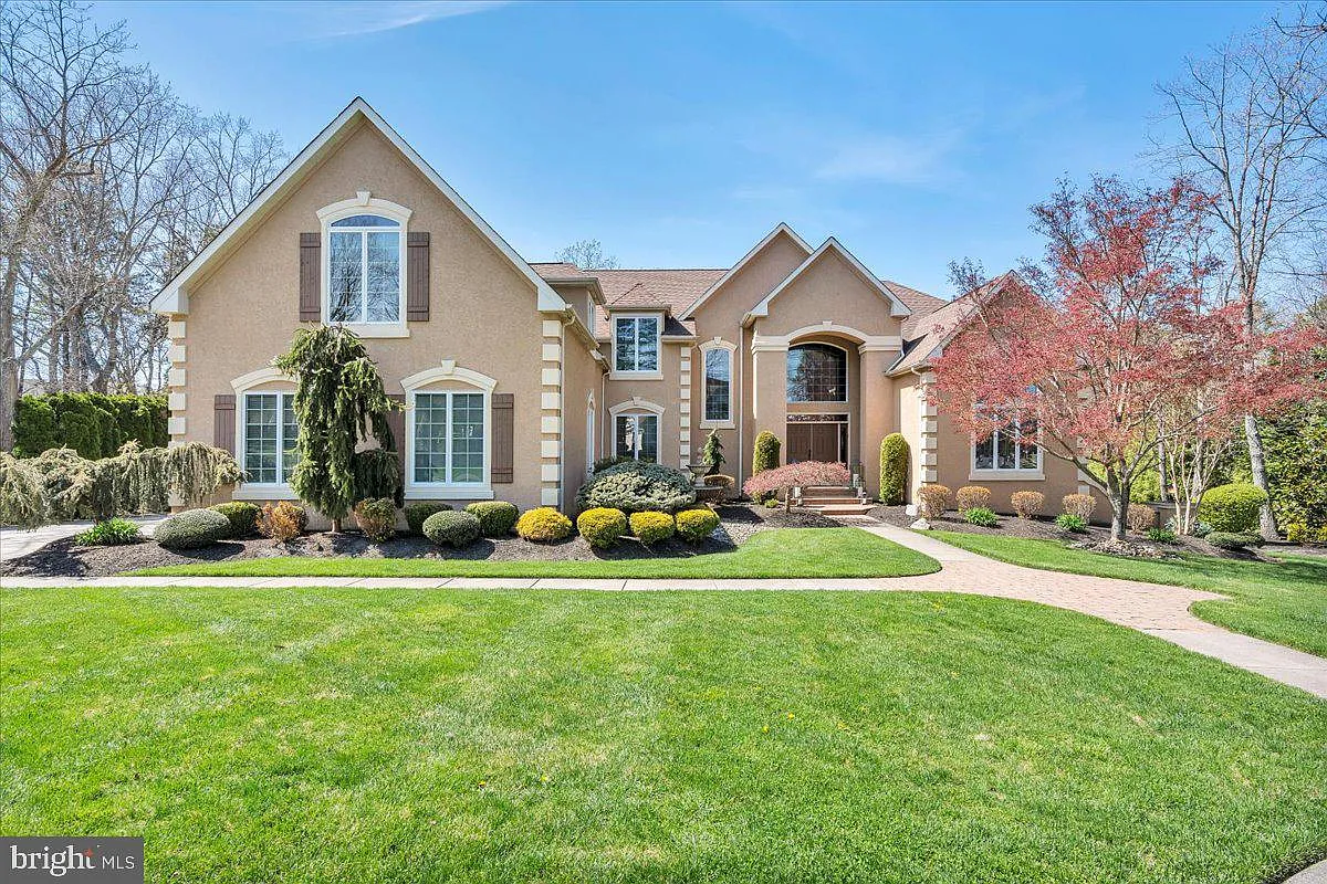 19 Simsbury Dr photo 1