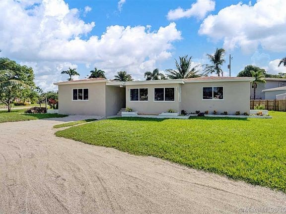 2nd image of 13851 NE Miami Ct