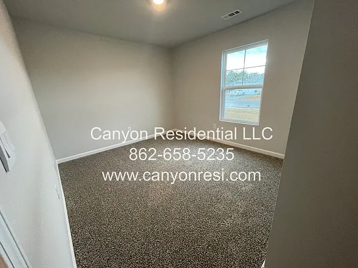 122 Syd Rd — Photo 8