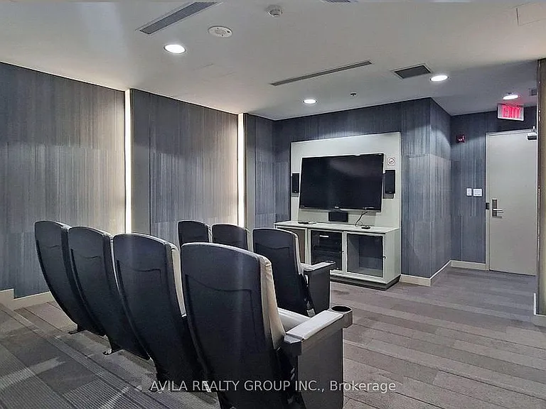 126 Simcoe St #301 — Photo 5